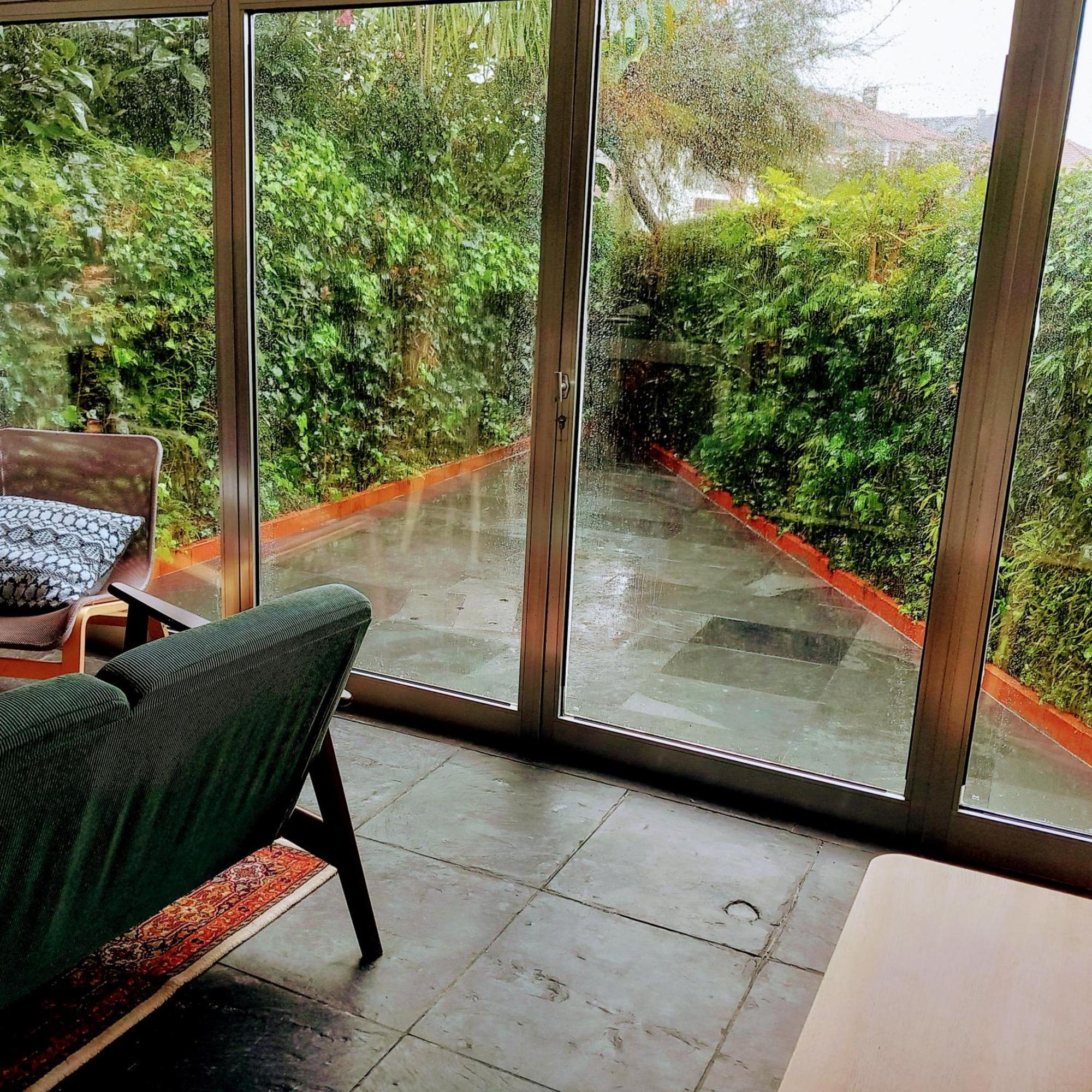 Apartment With Private Garden Apartment *