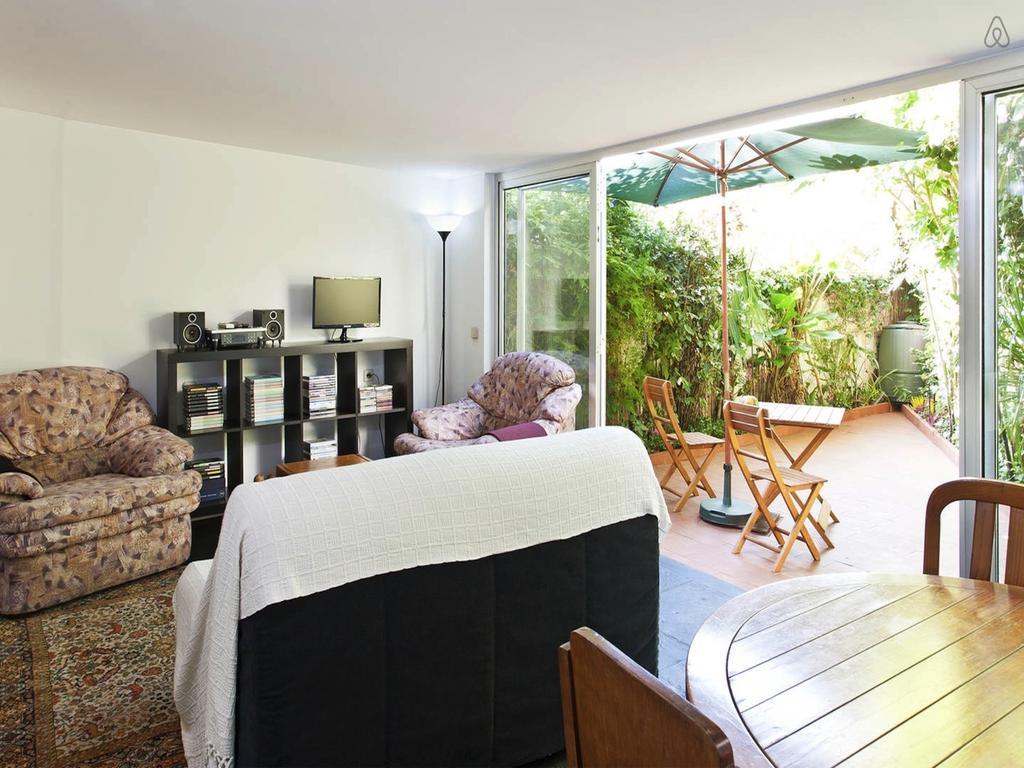 Apartment With Private Garden Apartment *